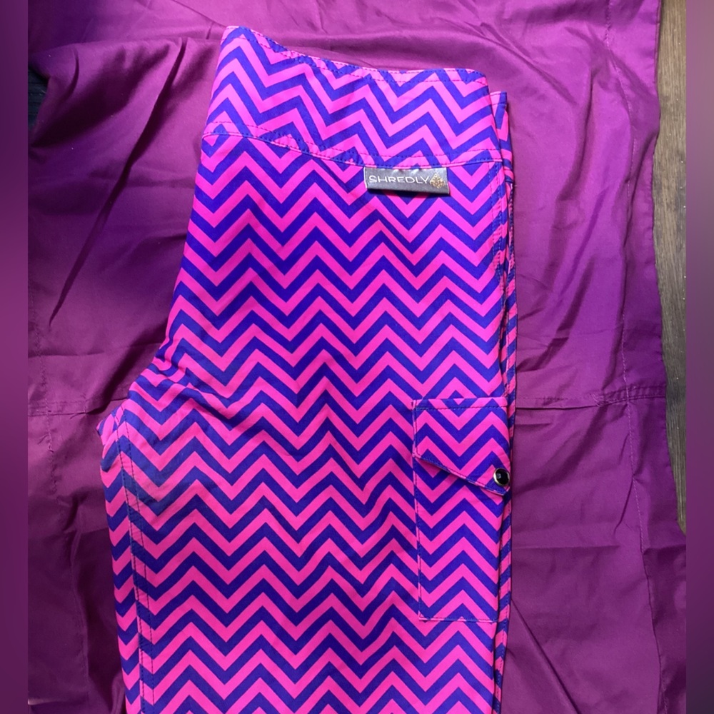 Shredly Women's Athletic Shorts - Pink Chevron